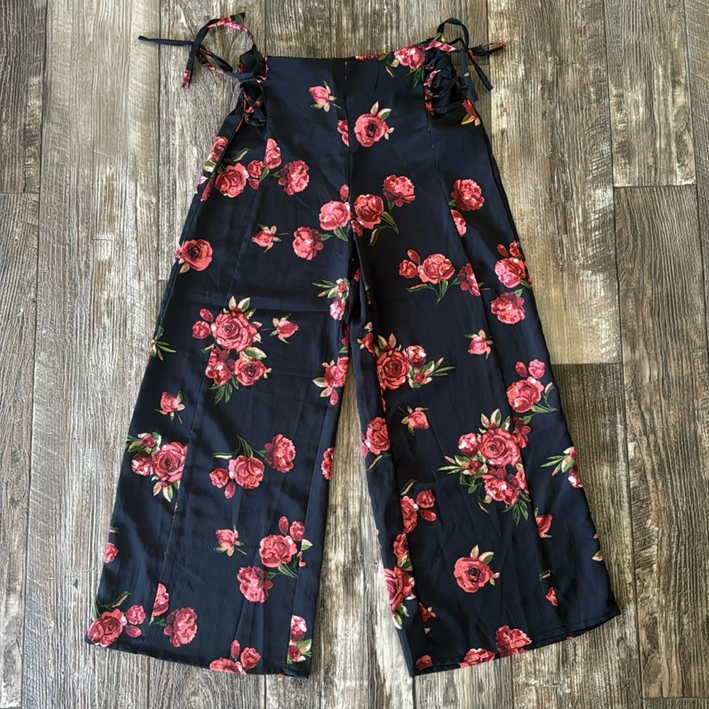 Zoe & rose band of Gypsies Black Floral High Waist, Wide Leg Trousers Medium